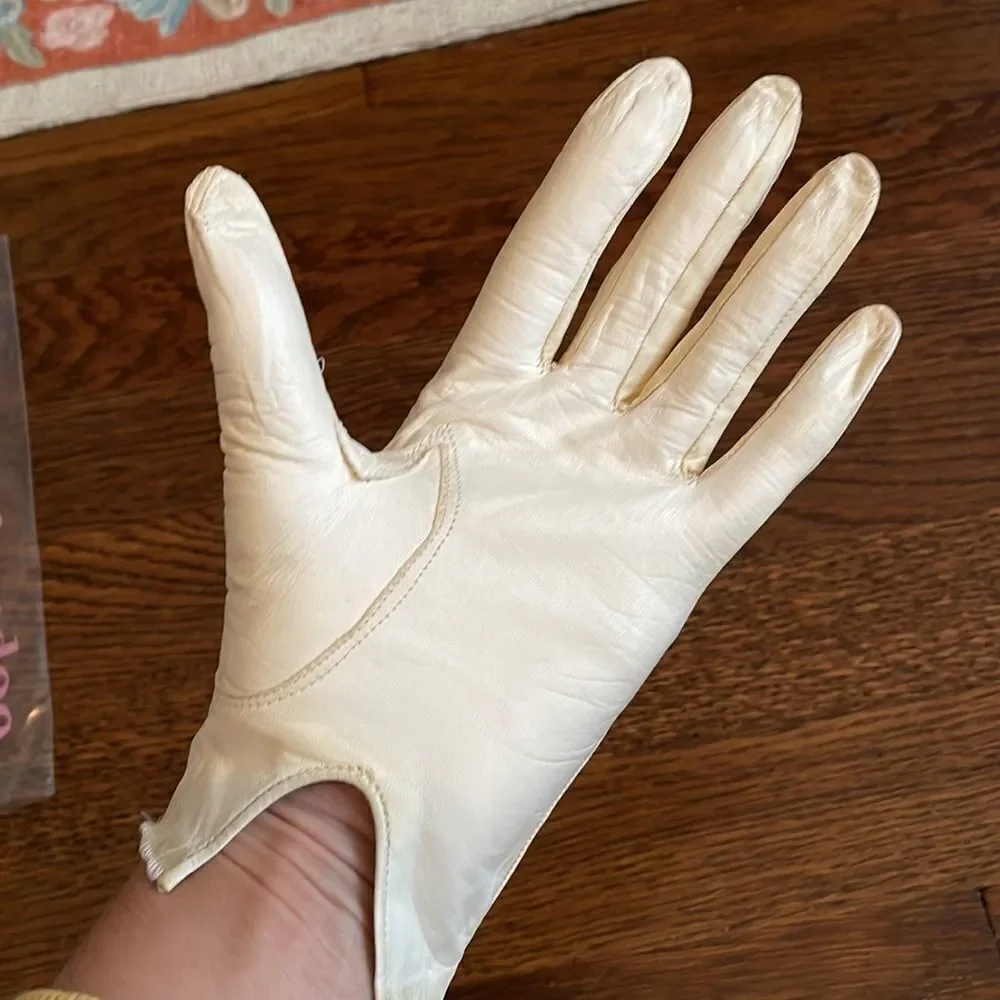 ‎Vtg Grandoe off white leather gloves